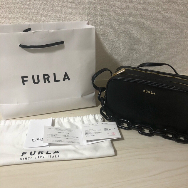 新品未使用　FURLA 限定販売のショルダーバック各¥39900サイズ