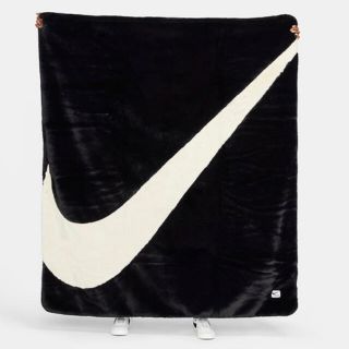 ナイキ(NIKE)のNIKE Plush Faux Fur Blanket ナイキ ブランケット(その他)