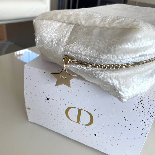 Christian Dior(クリスチャンディオール)のクリスチャンディオール  DIOR コフレポーチ　新品 レディースのファッション小物(ポーチ)の商品写真