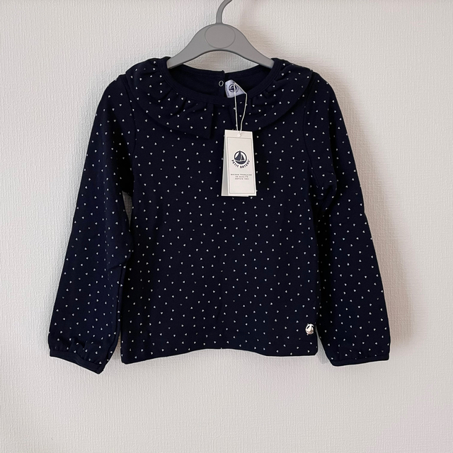 PETIT BATEAU(プチバトー)の新品未使用 プチバトー 衿付き カットソー 6ans キッズ/ベビー/マタニティのキッズ服女の子用(90cm~)(Tシャツ/カットソー)の商品写真