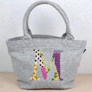 ハンド刺繍のイニシャル・トートバッグ　【Ｍ】(トートバッグ)