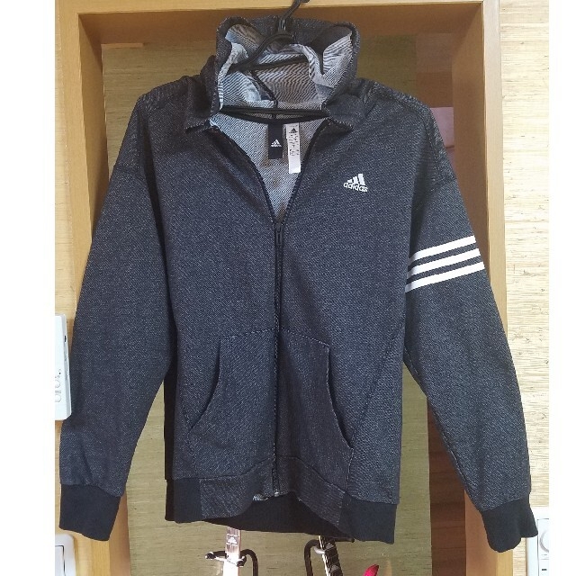 adidas(アディダス)のアディダス　上着　レディース　L　adidas　パーカー レディースのトップス(パーカー)の商品写真