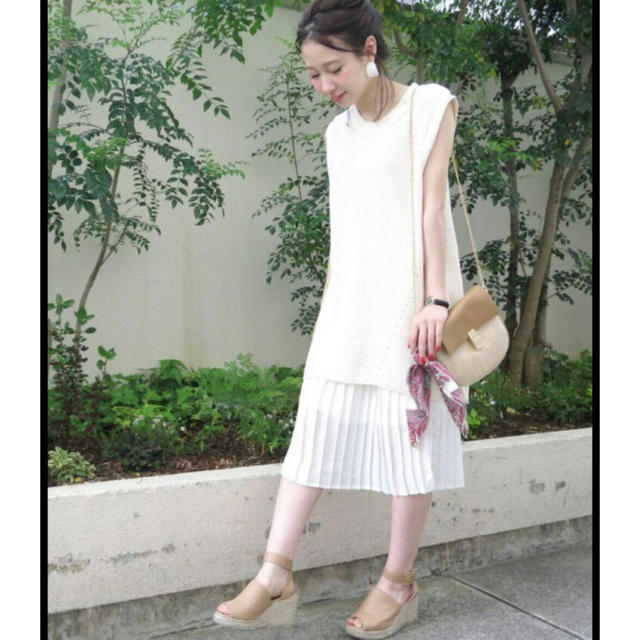 who's who Chico(フーズフーチコ)の新品♡チコ♡プリーツスカート♡ホワイト レディースのスカート(ロングスカート)の商品写真