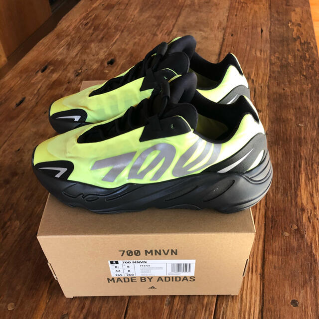 Yeezy boost 700 MNVN  26.5 試し履きのみ　ほぼ新品状態