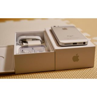 アイフォーン(iPhone)の【ポチロー様専用】 iPhone SE 32GB SIMフリー シルバー(スマートフォン本体)