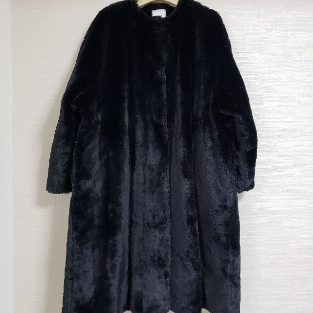 美品　CLANE　クラネ　エコファー　コート　黒　1サイズ レディースのジャケット/アウター(毛皮/ファーコート)の商品写真