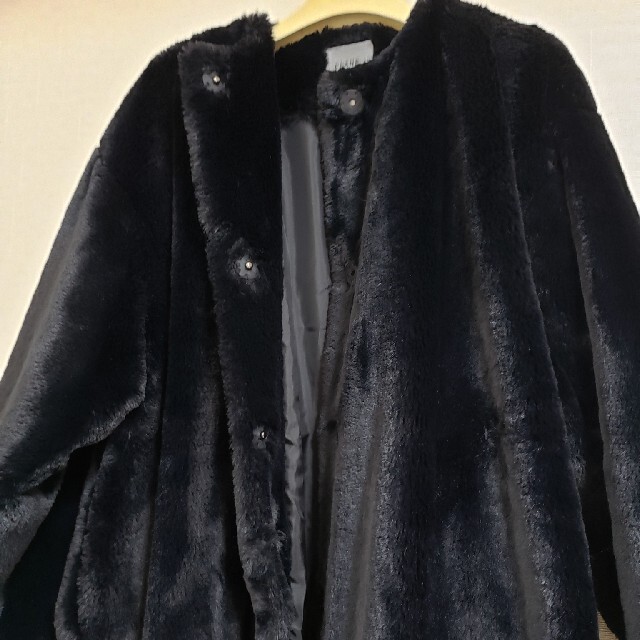 美品　CLANE　クラネ　エコファー　コート　黒　1サイズ レディースのジャケット/アウター(毛皮/ファーコート)の商品写真