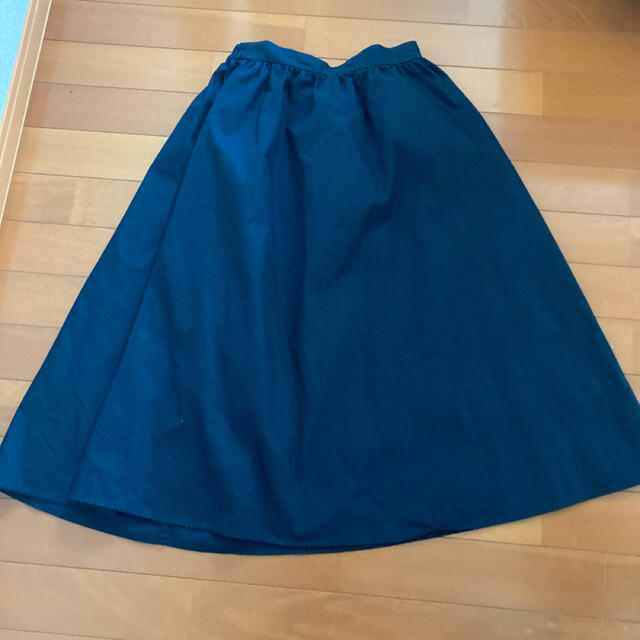 GU(ジーユー)のジーユー　ネイビーフレアスカート レディースのスカート(ひざ丈スカート)の商品写真