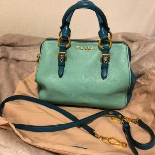 ミュウミュウ(miumiu)のMIUMIU ハンドバッグ 超希少！日本で1つ！美品(ハンドバッグ)