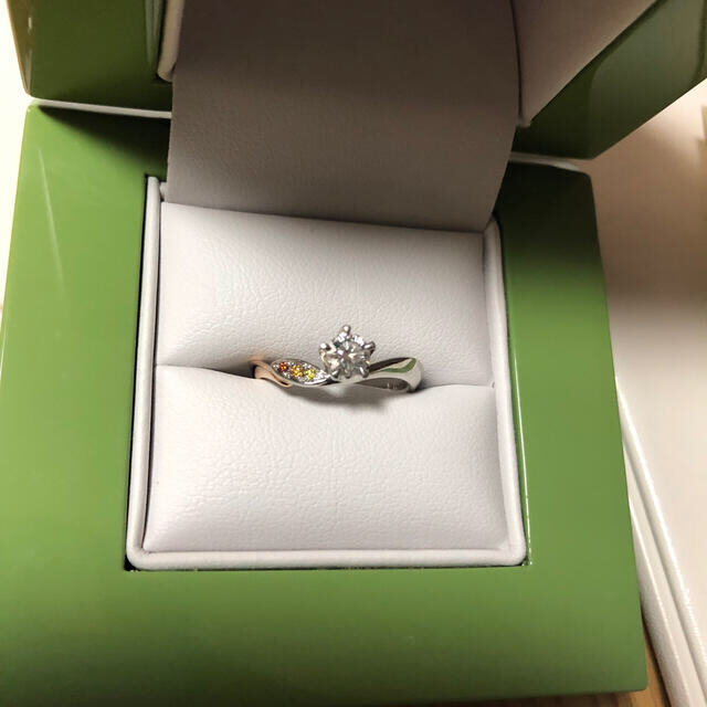 ラパージュ lapage エンゲージリング 婚約指輪 レディースのアクセサリー(リング(指輪))の商品写真