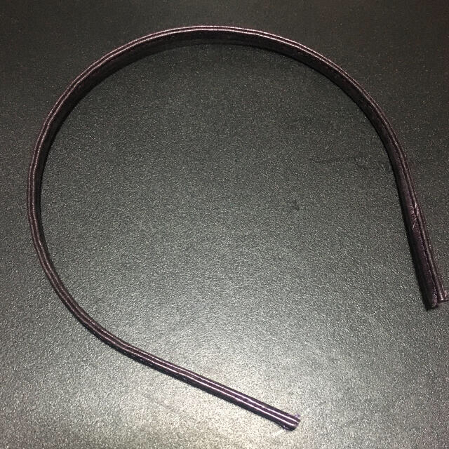 acca(アッカ)のアッカ　カチューシャ　細め　メタリックパープル　バイオレット　紫 レディースのヘアアクセサリー(カチューシャ)の商品写真