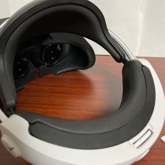 PlayStation VR(プレイステーションヴィーアール)のPlayStation VR PlayStation Camera同梱版 エンタメ/ホビーのゲームソフト/ゲーム機本体(その他)の商品写真