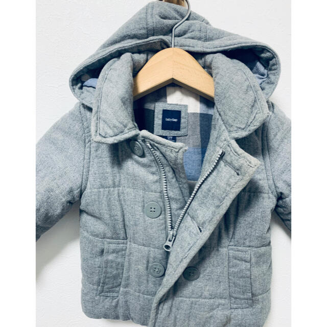 babyGAP(ベビーギャップ)のbaby GAP コート　グレー　男女兼用　サイズ90 キッズ/ベビー/マタニティのキッズ服男の子用(90cm~)(コート)の商品写真