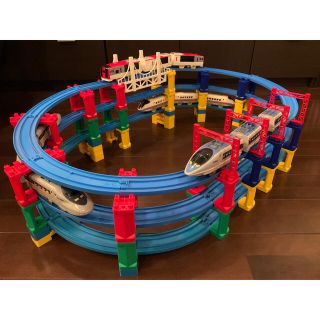 タカラトミー(Takara Tomy)のプラレール　カラー橋脚付３層レールセット　鉄道おもちゃ(電車のおもちゃ/車)