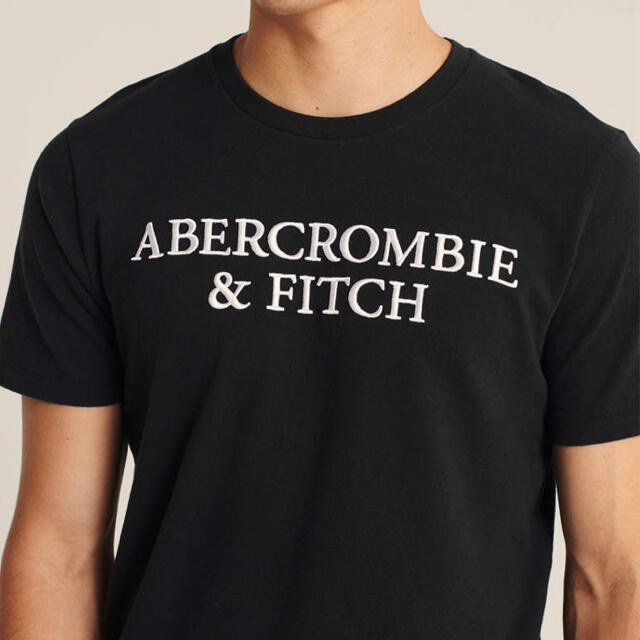 Abercrombie&Fitch(アバクロンビーアンドフィッチ)の新品★アバクロンビー&フィッチ 刺繍ロゴ入りTシャツ ブラック/S メンズのトップス(Tシャツ/カットソー(半袖/袖なし))の商品写真