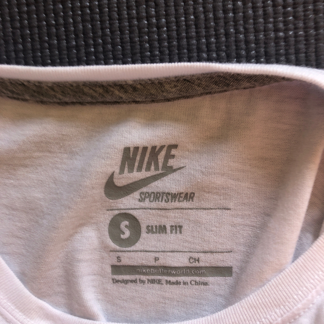 NIKE(ナイキ)のNIKE  ロングTシャツ レディースのトップス(Tシャツ(長袖/七分))の商品写真