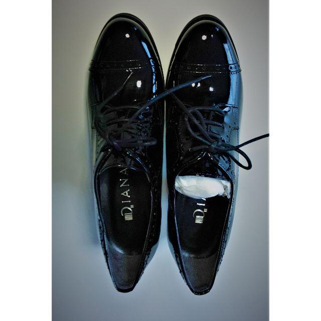 DIANA(ダイアナ)の新品,人気のデザイン　黒エナメル　ブーティ　23,5 　オシャレな飽きの レディースの靴/シューズ(ブーティ)の商品写真