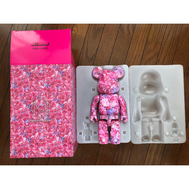 MEDICOM TOY(メディコムトイ)のBE@RBRICK MIKA NINAGAWA SAKURA 400%のみ エンタメ/ホビーのおもちゃ/ぬいぐるみ(キャラクターグッズ)の商品写真