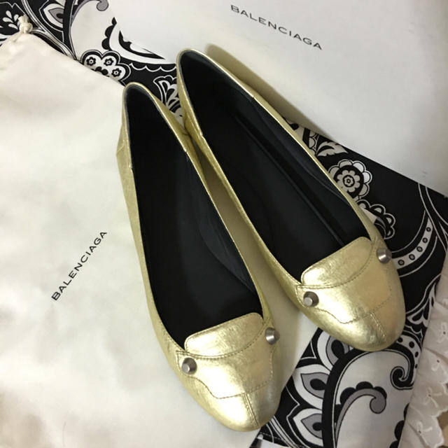 Balenciaga(バレンシアガ)のバレンシアガオシャレ優しいゴールド新品 レディースの靴/シューズ(バレエシューズ)の商品写真