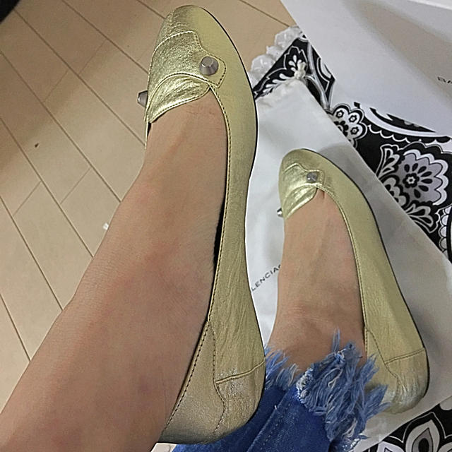 Balenciaga(バレンシアガ)のバレンシアガオシャレ優しいゴールド新品 レディースの靴/シューズ(バレエシューズ)の商品写真