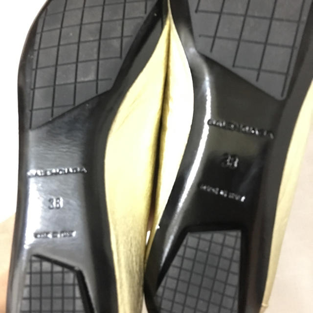 Balenciaga(バレンシアガ)のバレンシアガオシャレ優しいゴールド新品 レディースの靴/シューズ(バレエシューズ)の商品写真