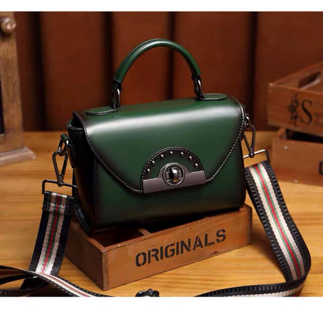 新品　ハンドバッグ レザー2WAYショルダーバッグ 緑 レディースのバッグ(ショルダーバッグ)の商品写真