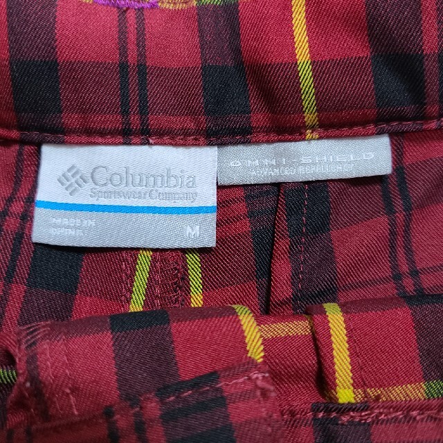 Columbia(コロンビア)のColumbiaレディース赤チェックショートパンツM レディースのパンツ(ショートパンツ)の商品写真