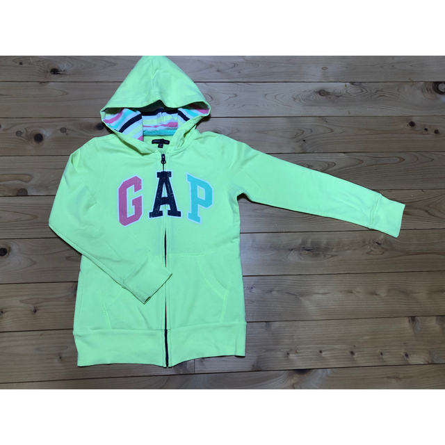 GAP(ギャップ)の★値下げ！3枚まとめ売り　used女の子ギャップ・アディガール160パーカー キッズ/ベビー/マタニティのキッズ服女の子用(90cm~)(ジャケット/上着)の商品写真