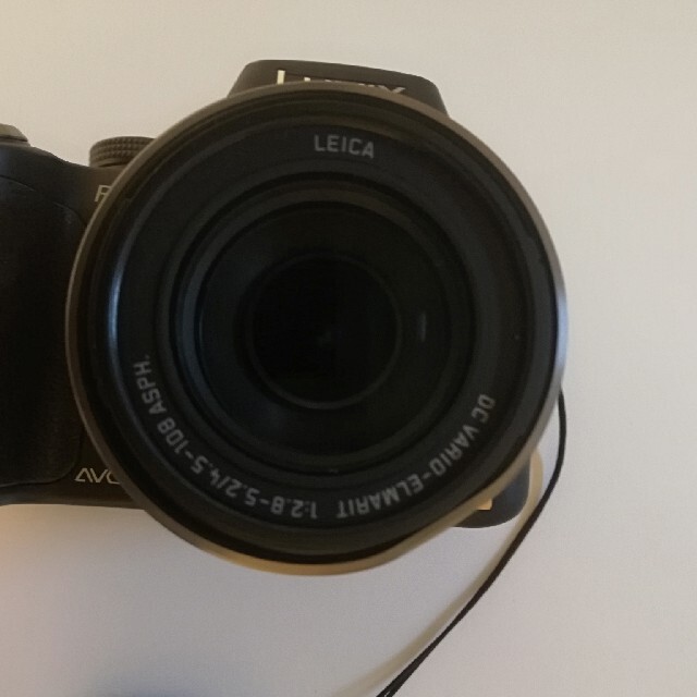 Panasonic(パナソニック)のPanasonic LUMIX FZ DMC-FZ100 スマホ/家電/カメラのカメラ(コンパクトデジタルカメラ)の商品写真