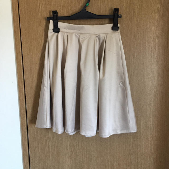 WEGO(ウィゴー)のwegoマットサテンフレアスカート レディースのスカート(ひざ丈スカート)の商品写真