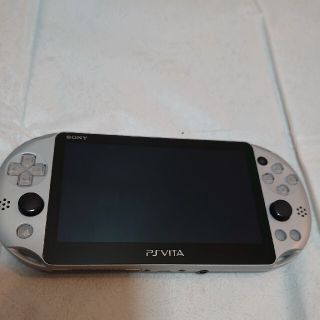 プレイステーションヴィータ(PlayStation Vita)のPS Vita　PCH-2000 シルバー(携帯用ゲーム機本体)