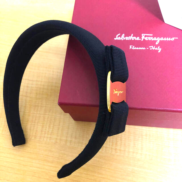 ferragamo カチューシャ