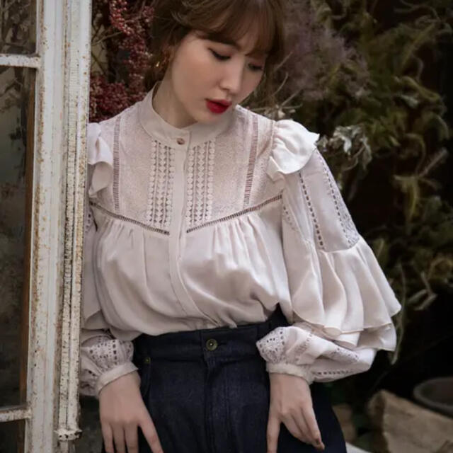 FRAY I.D(フレイアイディー)のHerlipto Puffed Sleeve Lace Blouse ecru レディースのトップス(シャツ/ブラウス(長袖/七分))の商品写真