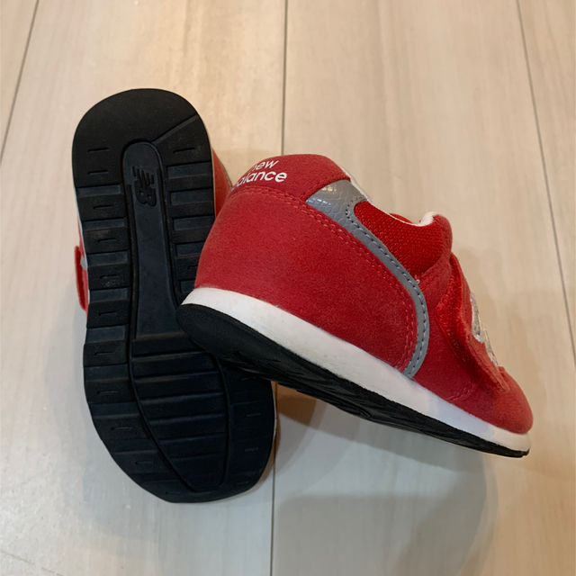 New Balance(ニューバランス)のニューバランス 赤スニーカー キッズ/ベビー/マタニティのキッズ靴/シューズ(15cm~)(スニーカー)の商品写真