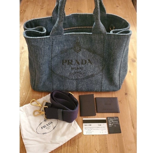 PRADA(プラダ)の【YMKW様専用】PRADA カナパ デニム Mサイズ 正規品 レディースのバッグ(トートバッグ)の商品写真