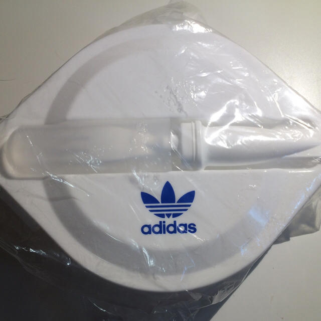 adidas(アディダス)のadidasノベルティランチボックス インテリア/住まい/日用品のキッチン/食器(弁当用品)の商品写真