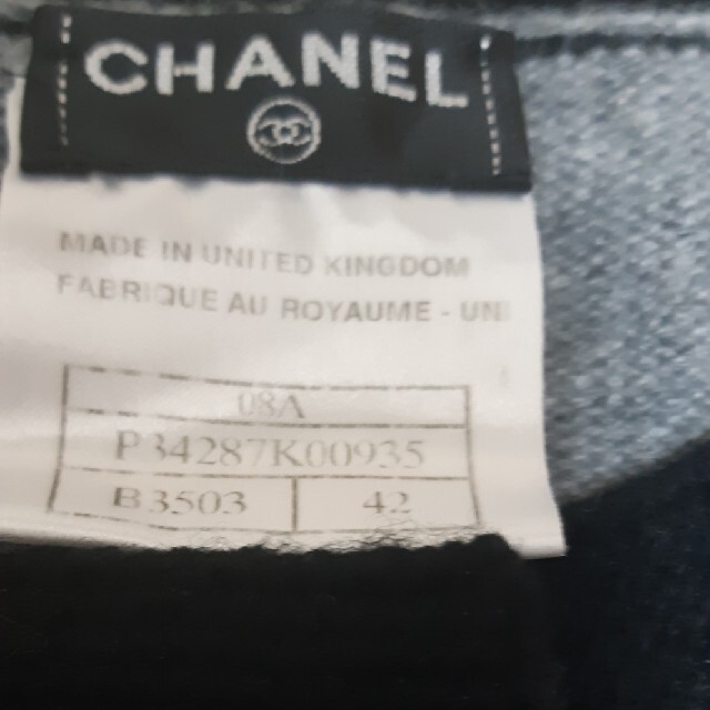 CHANEL(シャネル)の専用♡ シャネル　カーディガン　ドット柄　42 美品 レディースのトップス(カーディガン)の商品写真