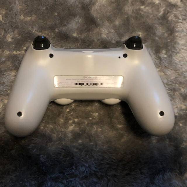 PlayStation4(プレイステーション4)のプレステ4 純正コントローラー　USBケーブル付 エンタメ/ホビーのゲームソフト/ゲーム機本体(家庭用ゲーム機本体)の商品写真