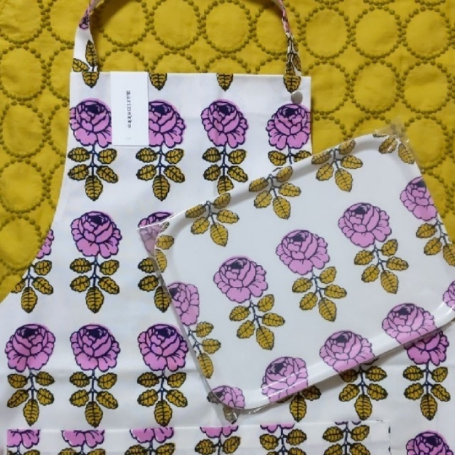 品質は非常に良い marimekko トレイ&エプロン セット テーブル用品