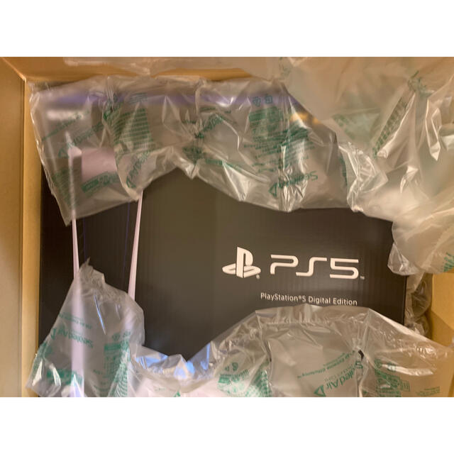 PlayStation(プレイステーション)のPlayStation5 デジタル・エディション CFI-1000B01 エンタメ/ホビーのゲームソフト/ゲーム機本体(家庭用ゲーム機本体)の商品写真