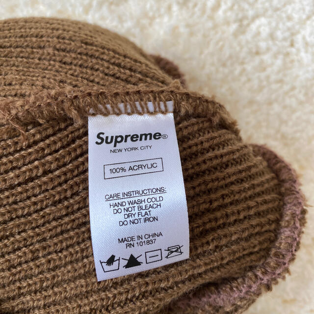 Supreme(シュプリーム)のsupremeニット帽 メンズの帽子(ニット帽/ビーニー)の商品写真