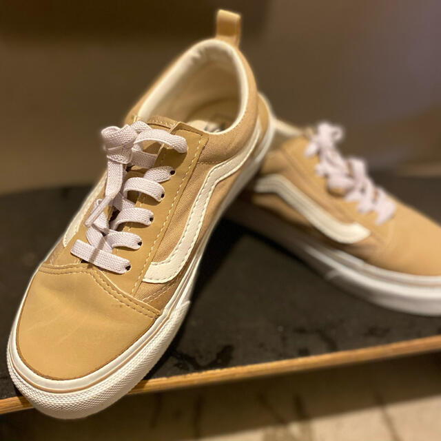 VANS(ヴァンズ)のvans オールドスクール　ベージュ　22 キッズ/ベビー/マタニティのキッズ靴/シューズ(15cm~)(スニーカー)の商品写真