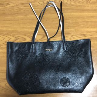 デシグアル(DESIGUAL)のデシグアルのリバーシブルトートバック(used品)黒×白(トートバッグ)