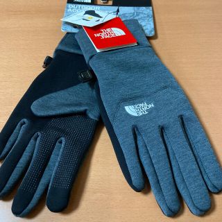 ザノースフェイス(THE NORTH FACE)の【新品】ノースフェイス  イーチップ グローブ グレー Mサイズ(手袋)