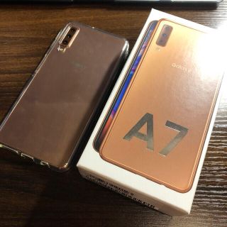 サムスン(SAMSUNG)のGALAXY A7 SIMフリー color:GOLD ケース付(スマートフォン本体)