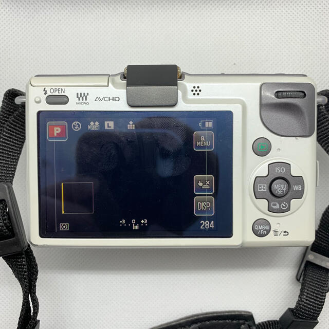 Panasonic(パナソニック)のパナソニックLUMIX DMC-GF2 ホワイト スマホ/家電/カメラのカメラ(ミラーレス一眼)の商品写真