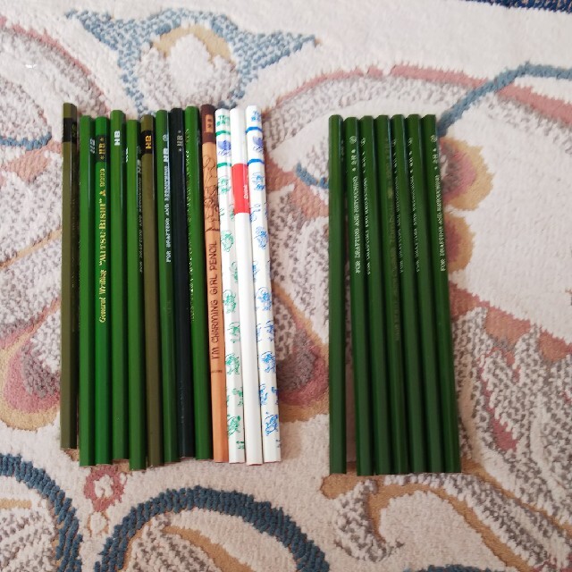 鉛筆20本  ＨＢ  2H エンタメ/ホビーのアート用品(鉛筆)の商品写真
