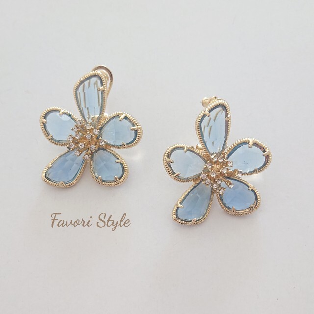 FOXEY(フォクシー)のクリアFlower ピアス  ブルー レディースのアクセサリー(ピアス)の商品写真