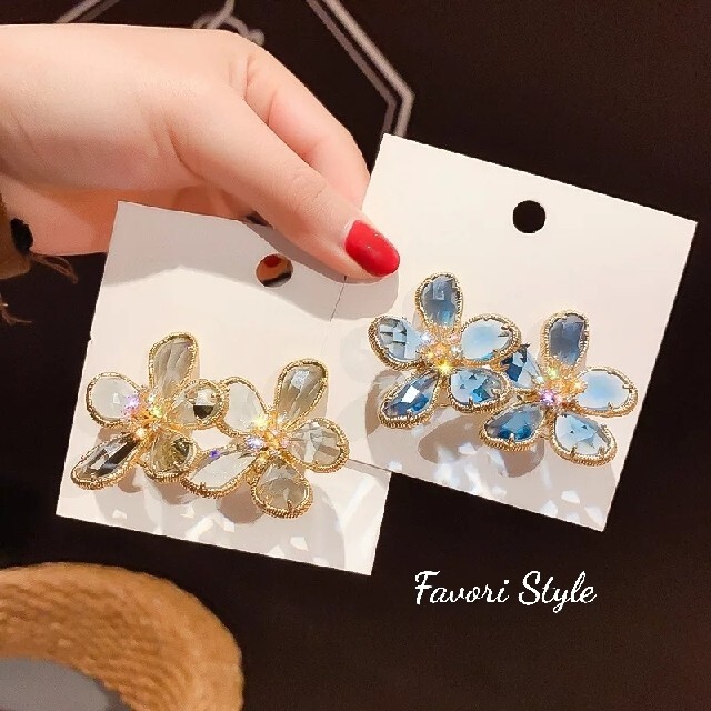 FOXEY(フォクシー)のクリアFlower ピアス  ブルー レディースのアクセサリー(ピアス)の商品写真