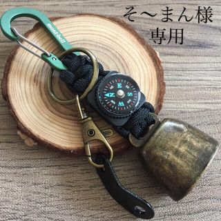 モンベル(mont bell)のそ〜まん様 専用。赤  モンベル カラビナ カスタマイズ 多機能 熊鈴(登山用品)